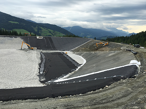 Les géotextiles en action : construction de routes, renforcement de couches de base et projets environnementaux