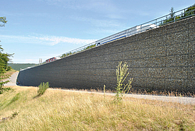 Stabilité et esthétique : Gabion Fortrac avec remplissage individuel en pierre naturelle