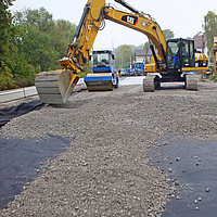 Le chantier montre l'utilisation du géotextile non tissé Basetrac® dans l'armature de la couche de base