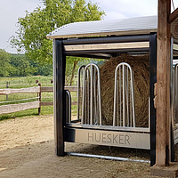 Râtelier d'alimentation Lubratec pour l'alimentation automatisée des balles rondes