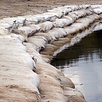 Les SoilTain Bags sécurisent la plage de sable d'un lac
