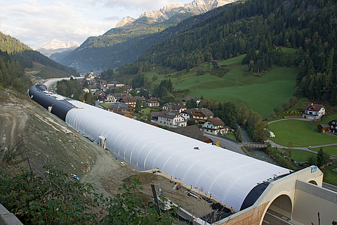Membranes d'étanchéité en argile géosynthétique et nattes de bentonite de HUESKER pour l'étanchéité efficace d'un tunnel afin de protéger l'environnement et les eaux