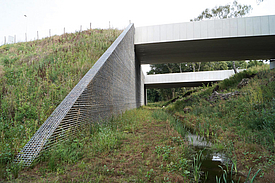 Des solutions robustes de cages de déversement dans la construction de ponts