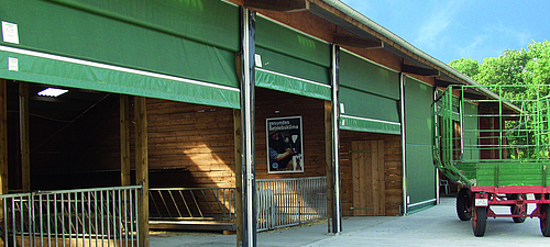 Portes Lubratec® - Système de stores à enroulement - Une solution simple pour une ouverture et une fermeture quotidiennes Lubratec Rollotor - Porte de conception techniquement simple pour une utilisation confortable dans les ouvertures d'étable