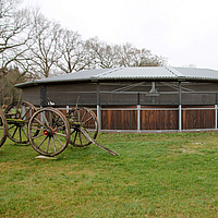 Hall rond pour chevaux avec système de protection contre le vent Lubratec installé
