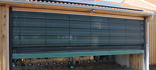 Façades Lubratec® - Façade pliante - Solution idéale pour fermer les larges ouvertures dans les halls de machines et les entrepôts de fourrage Façade pliante Lubratec - Solution de fermeture efficace pour les ouvertures et passages larges