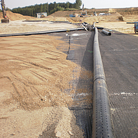 Protection des eaux souterraines sur les chantiers : L'étanchéité de base HUESKER en action