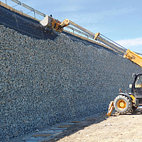 Gabion Fortrac lors d'une rampe d'accès en Roumanie